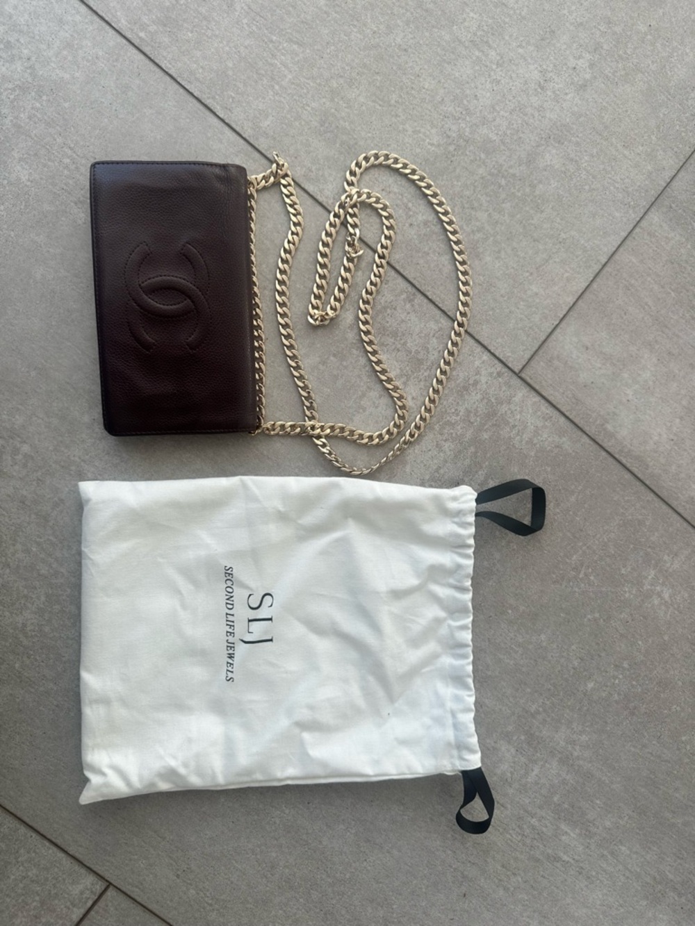 CHANEL Burgundy Caviar Leather Wallet with Gold Chain - Picture 2 of 5